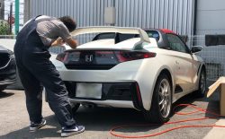 ホンダＳ６６０のリヤウィング取り付け