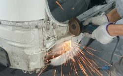 AHR20エスティマのバックパネル交換修理